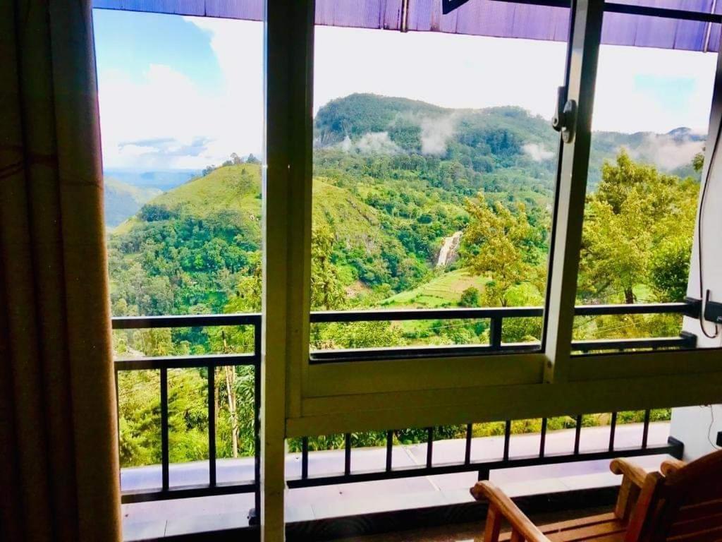 La Montagna Bed & Breakfast Ella Bagian luar foto