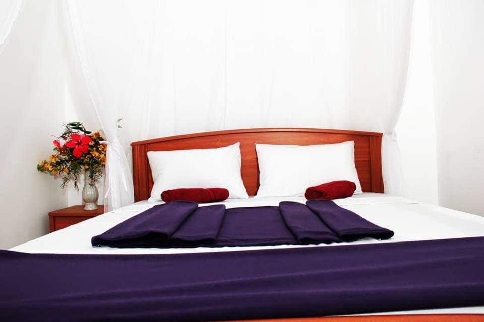 La Montagna Bed & Breakfast Ella Bagian luar foto