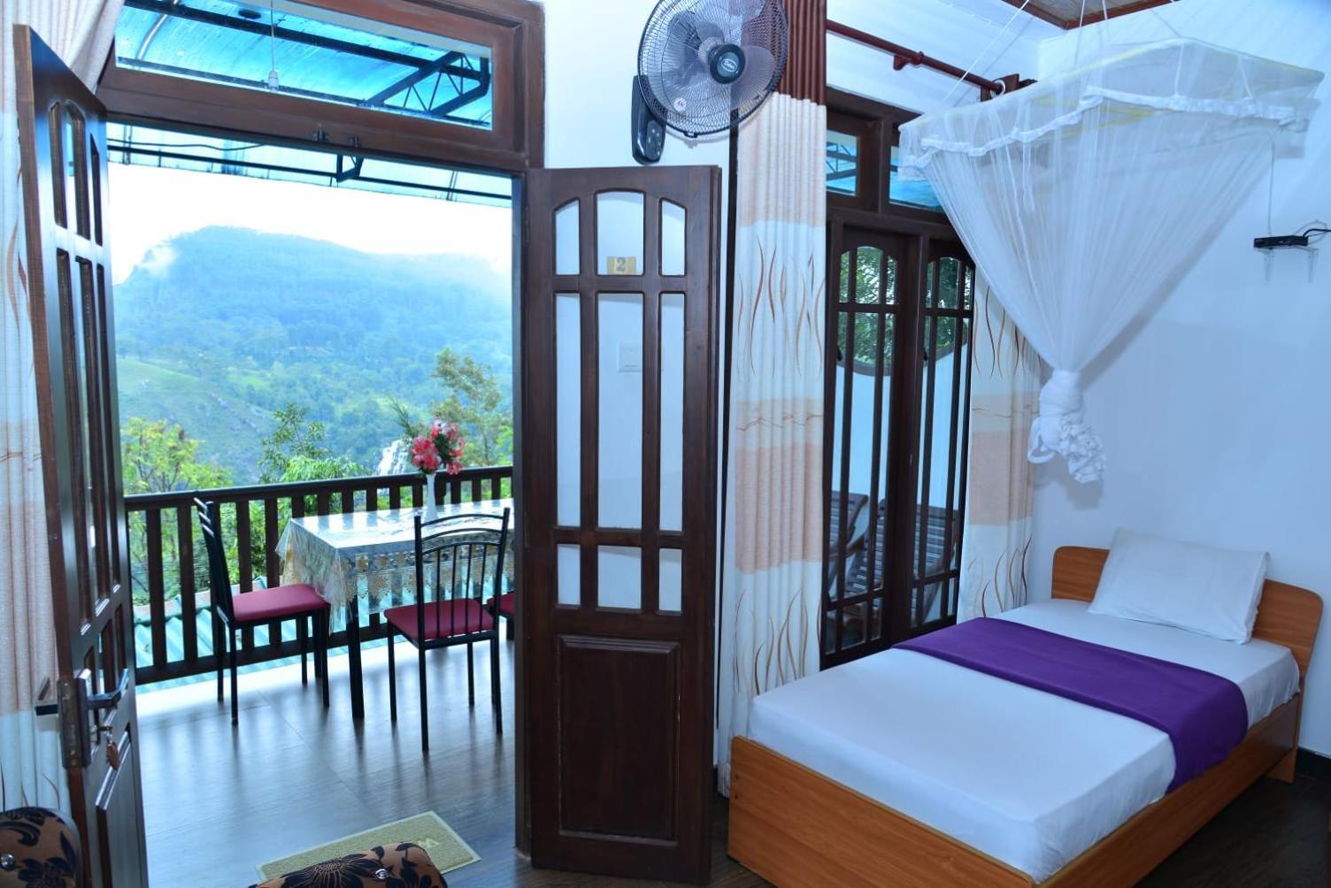 La Montagna Bed & Breakfast Ella Bagian luar foto