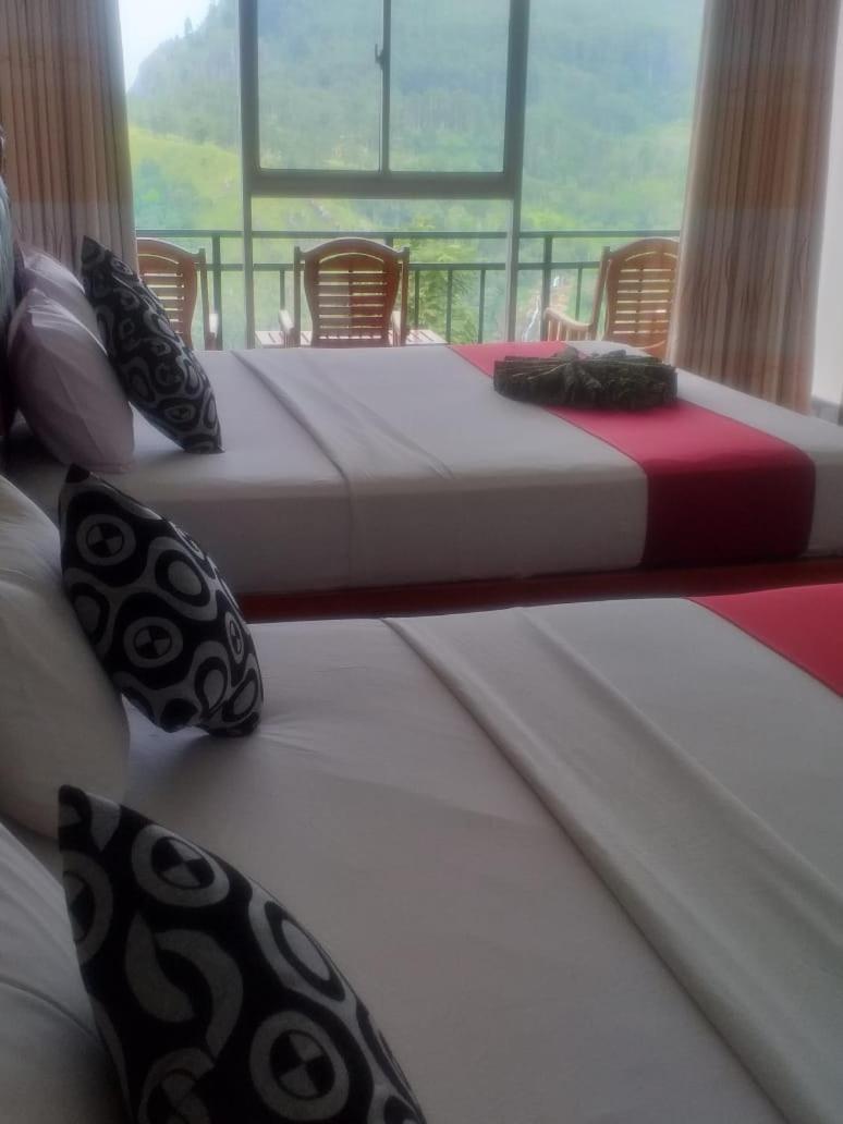 La Montagna Bed & Breakfast Ella Bagian luar foto